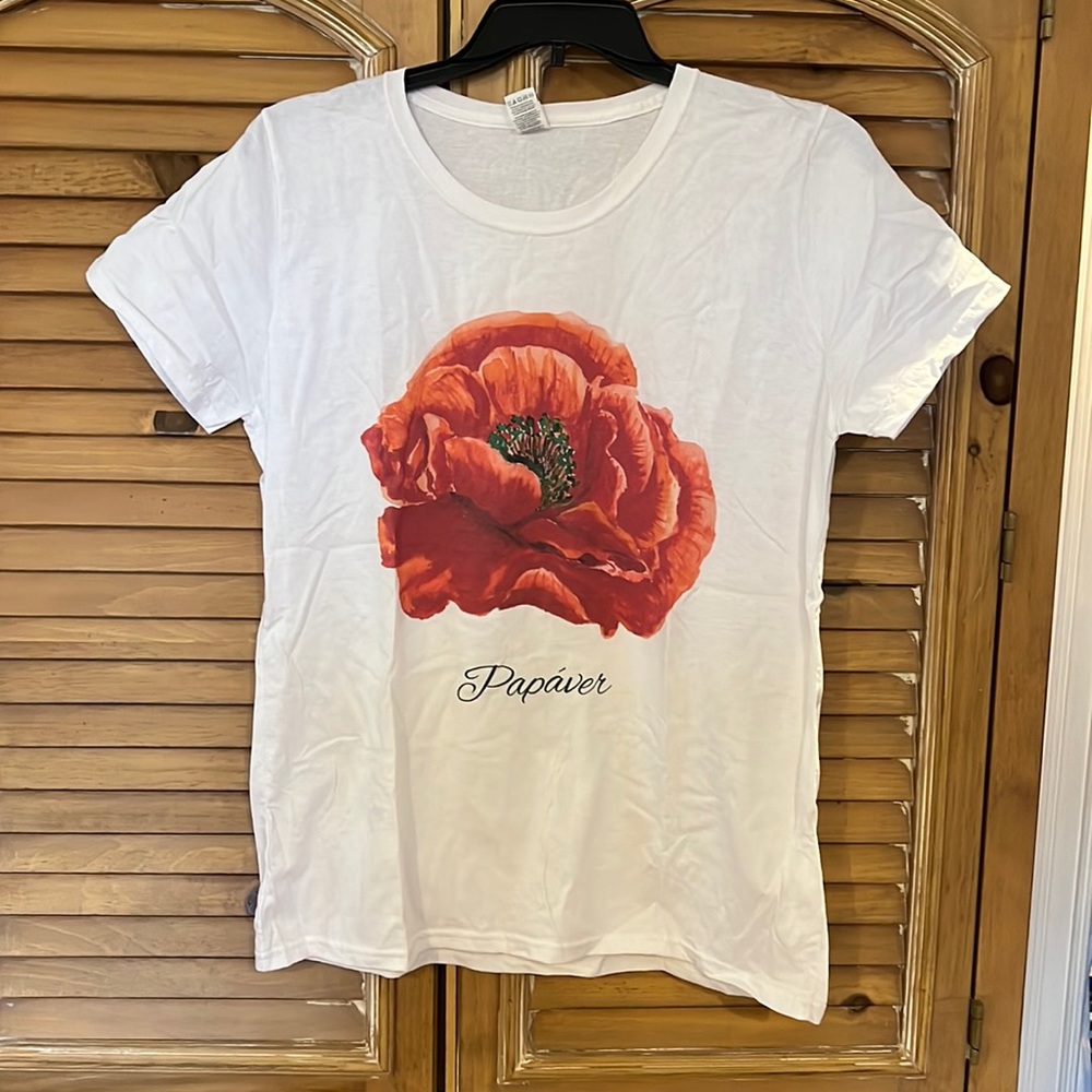 NEW WMNs tee shirt white with red Poppy on front sz 2X French word